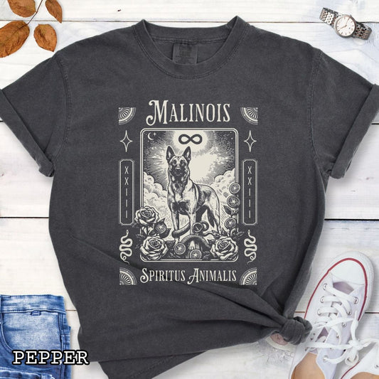 Pepper Comfort Colors t-shirt featuring a Belgian Malinois tarot card design with Gothic roses and mystical symbols,  and the text 'MALINOIS' and 'SPIRITUS ANIMALIS', perfect for dog lovers and dark aesthetic Malinois fans.