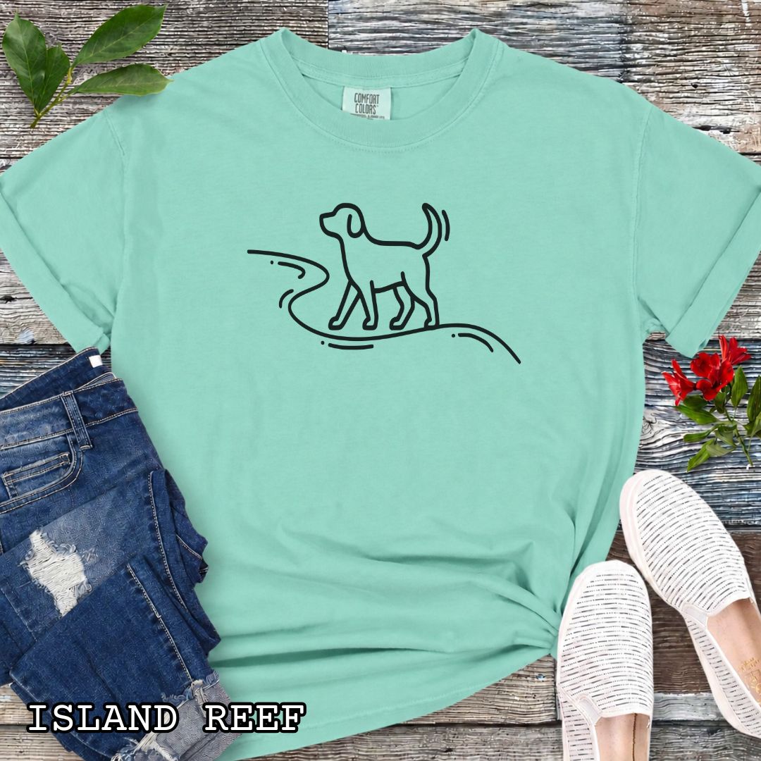 Green Comfort Colors t-shirt featuring minimalist dog walking line art, perfect for dog hikers, outdoor dog lovers, and hiking with dogs enthusiasts.